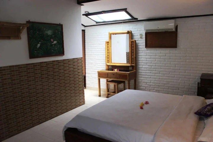 Канди Даса: Anom Beach Hotel
