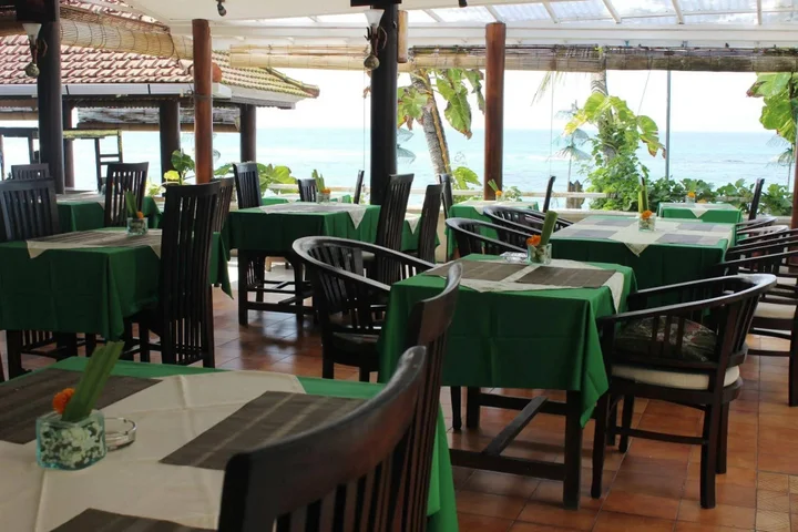 Канди Даса: Anom Beach Hotel