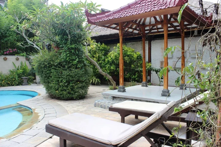 Канди Даса: Anom Beach Hotel