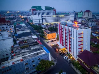 Пеканбару: Red Planet Pekanbaru