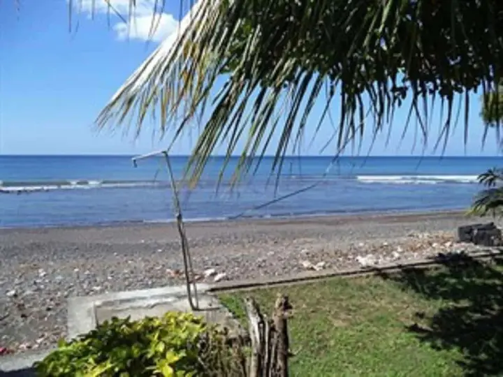 Бунутан: Deddys Beach Bungalows