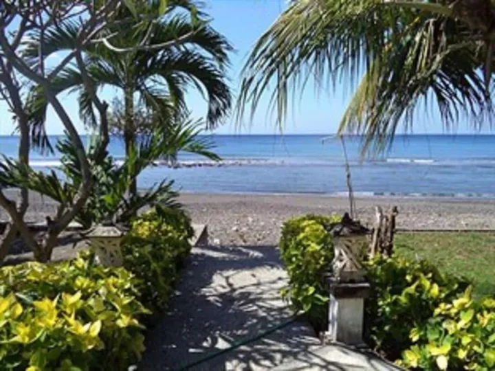 Бунутан: Deddys Beach Bungalows