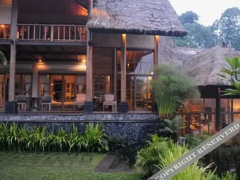 Тегаллаланг: Villa Constance