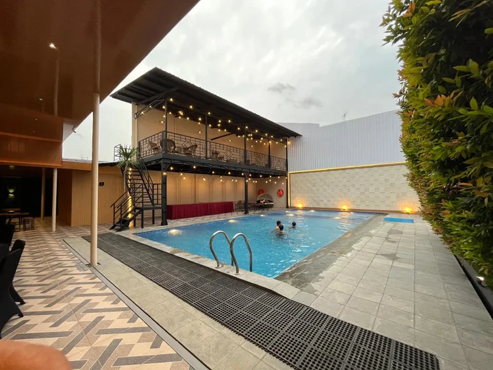 Тегал: Riez Palace Hotel