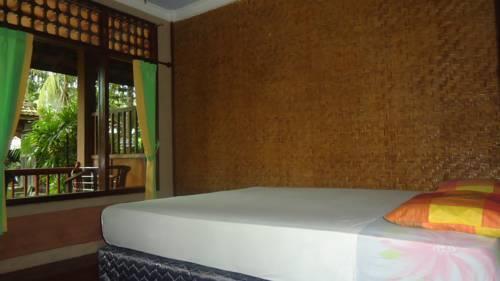 Гили Траванган: Bukit Bungalow Kharisma