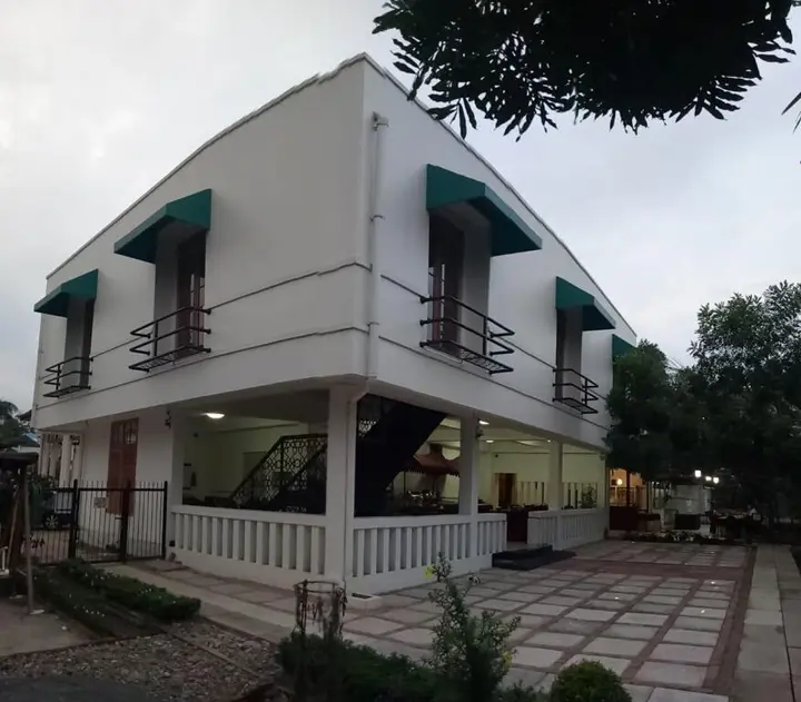 Паданг: Hotel Padang