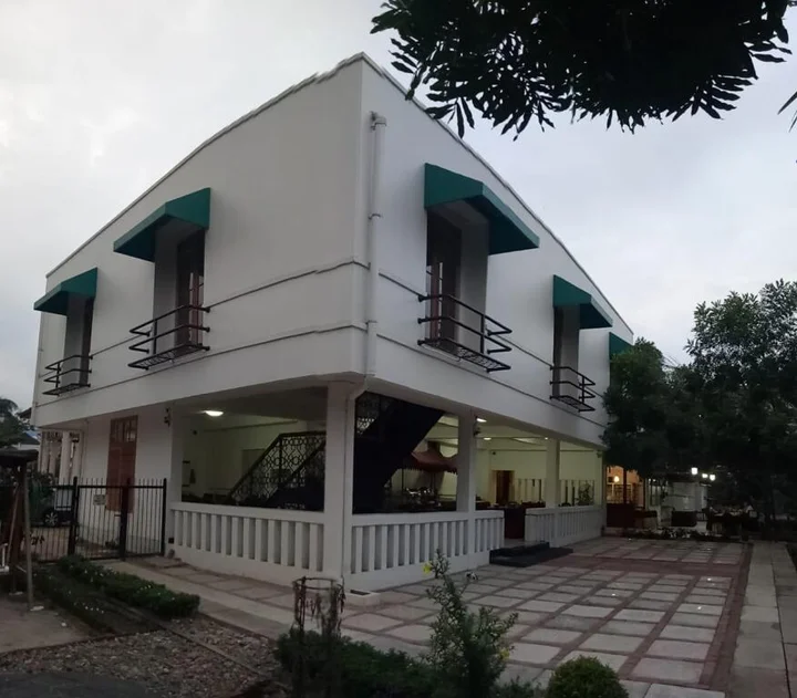 Паданг: Hotel Padang