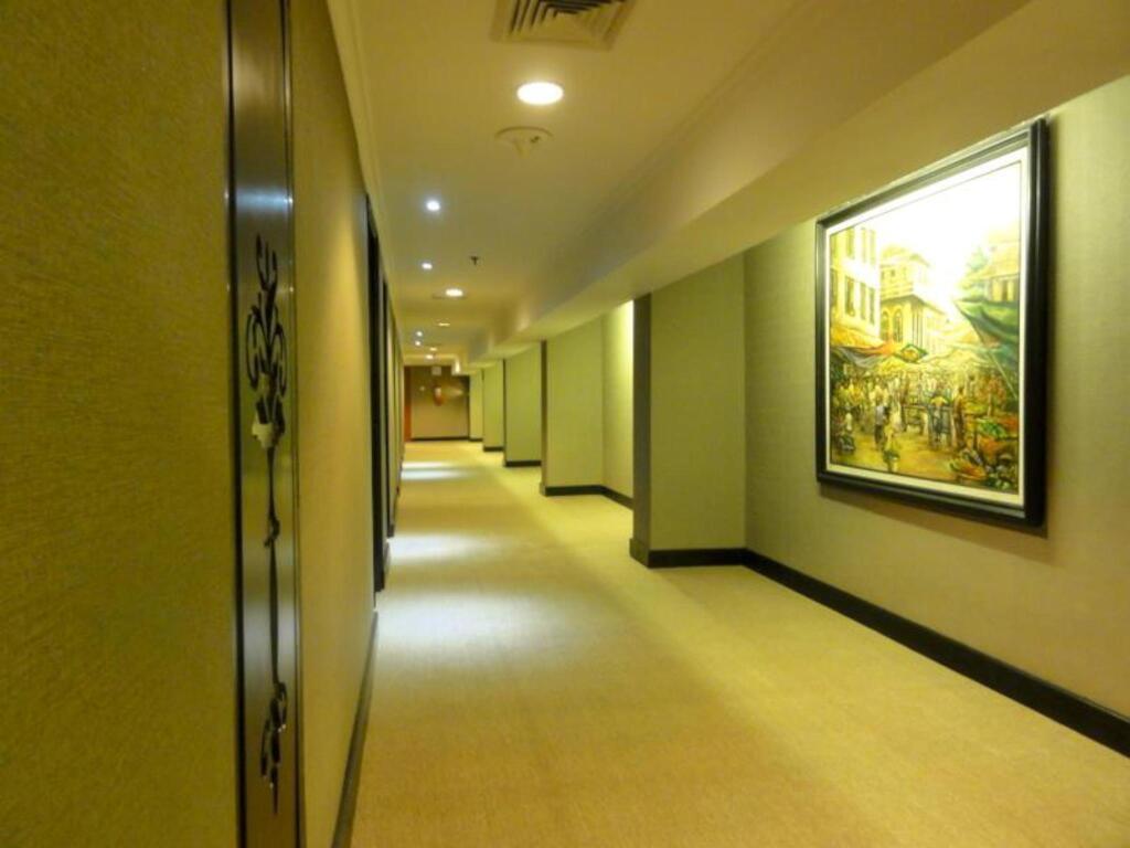 Маланг: Regent's Park Hotel