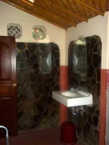 Бунутан: Alamat Anda Kusuma Jaya Indah Bungalows