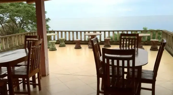 Бунутан: Kemulan Bungalows & Restaurant