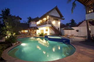 Гили Траванган: Baruna Villas
