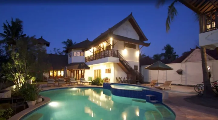 Гили Траванган: Baruna Villas