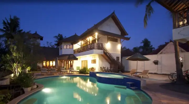 Гили Траванган: Baruna Villas