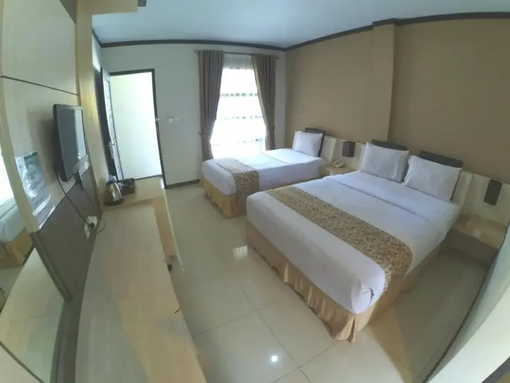 Паромпонг: Grand Hani Hotel