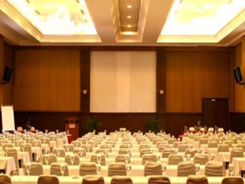 Медан: The Sulthan Darussalam Medan