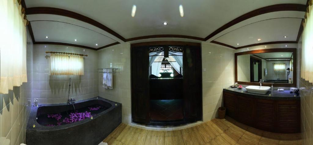 Сукасада: Shanti Natural Panorama View Hotel