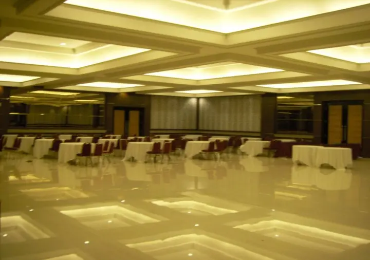 Гленмур: New Surya Hotel