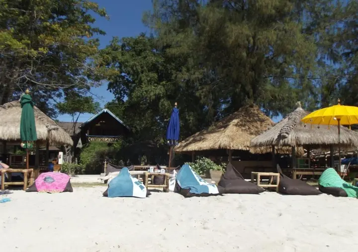 Гили Траванган: Flush Makmur Bungalows