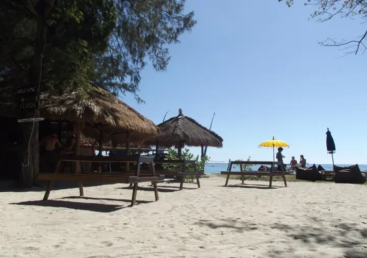 Гили Траванган: Flush Makmur Bungalows