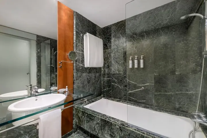 Джакарта: M Hotel