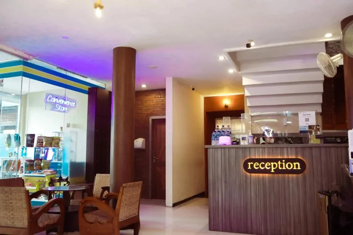 Маланг: Helios Hotel