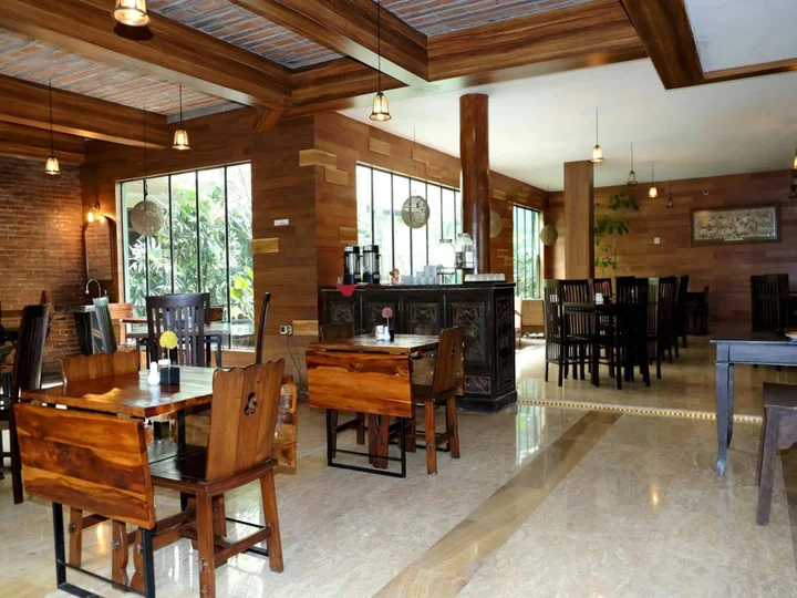 Маланг: Helios Hotel