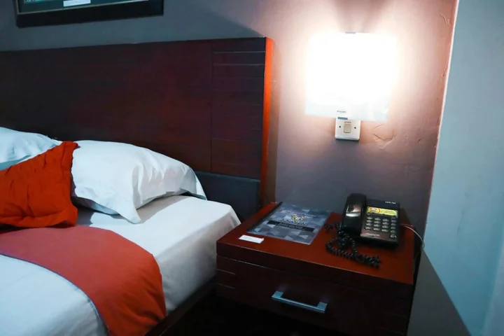 Маланг: Helios Hotel