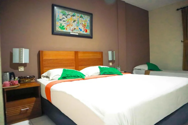 Маланг: Helios Hotel