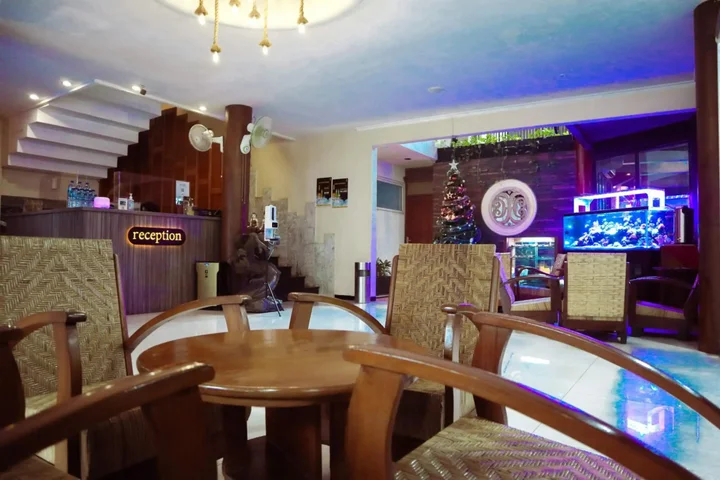 Маланг: Helios Hotel