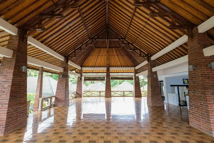 Тембок: Poinciana Resort Bali