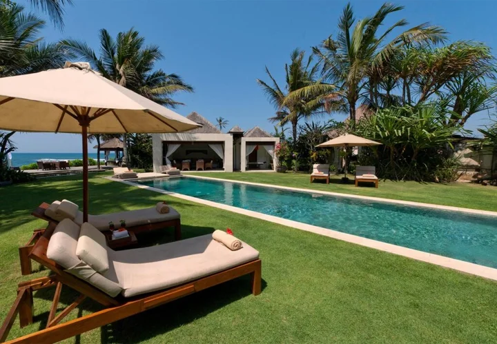 Сукавати: Majapahit Beach Villas