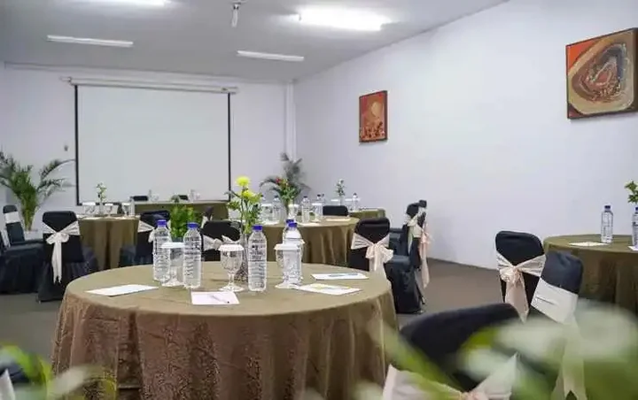 Матарам: Narmada Convention Hall