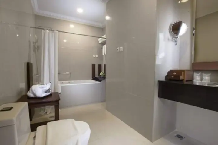 Батуретно: The Rich Jogja Hotel