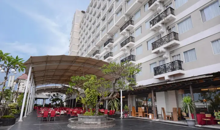 Батуретно: The Rich Jogja Hotel