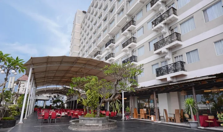 Батуретно: The Rich Jogja Hotel