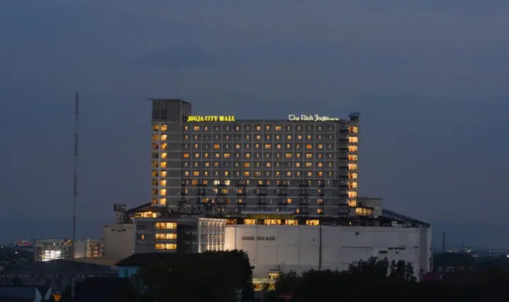 Батуретно: The Rich Jogja Hotel