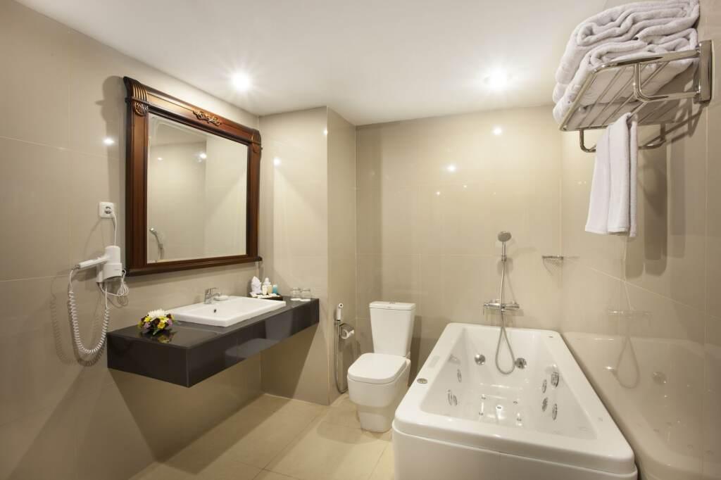 Батуретно: The Rich Jogja Hotel