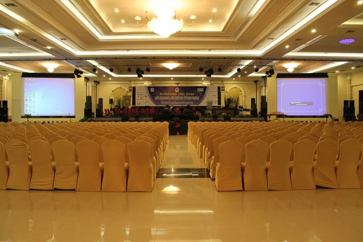 Батуретно: The Rich Jogja Hotel