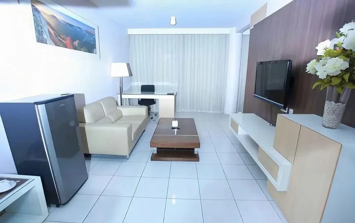 Джембер: Royal Hotel n' Lounge