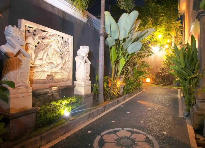Кута: De'bharata Bali Villas Seminyak