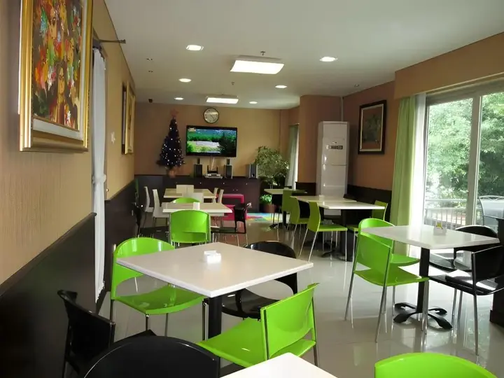 Джакарта: Bamboo Inn Hotel & Cafe