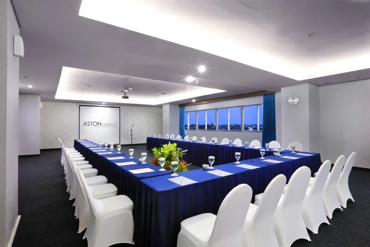Чиребон: Отель Aston Cirebon Hotel & Convention Center