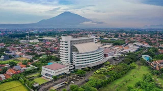 Чиребон: Отель Aston Cirebon Hotel & Convention Center