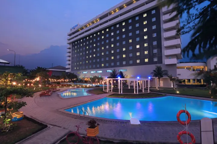 Чиребон: Отель Aston Cirebon Hotel & Convention Center