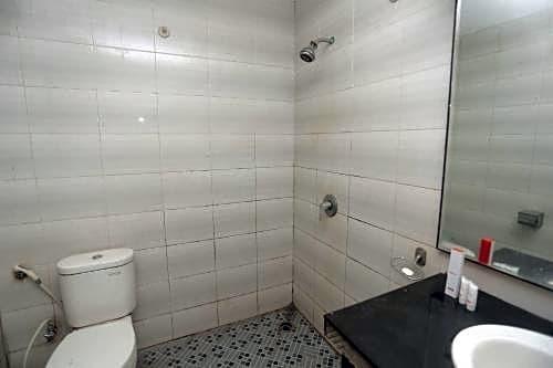 Банджармасин: OYO 1724 Hotel Sembilan Sembilan