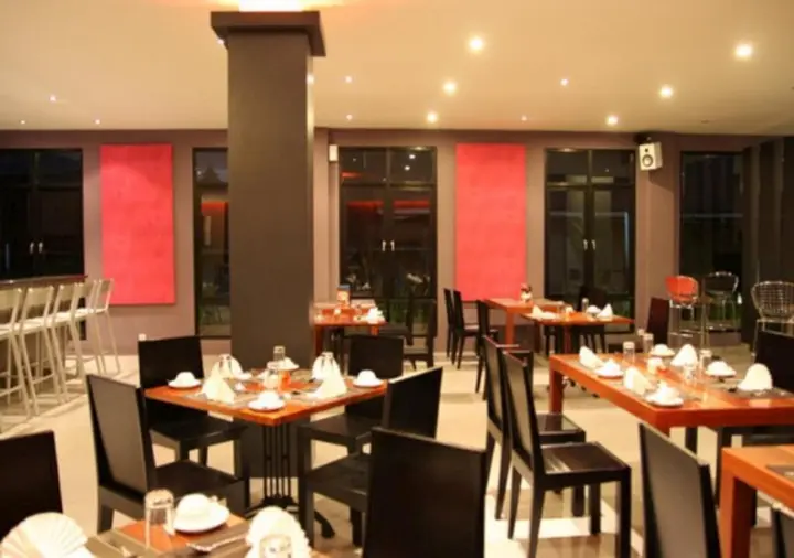 Паданг: Plan B Hotel
