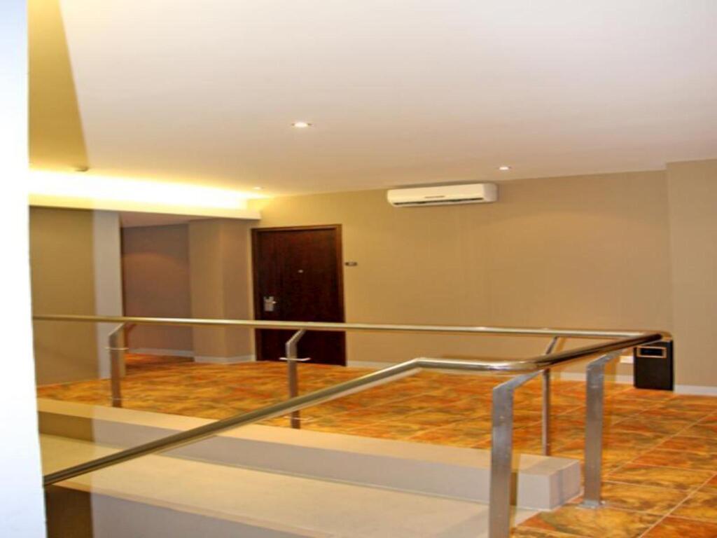 Паданг: Plan B Hotel