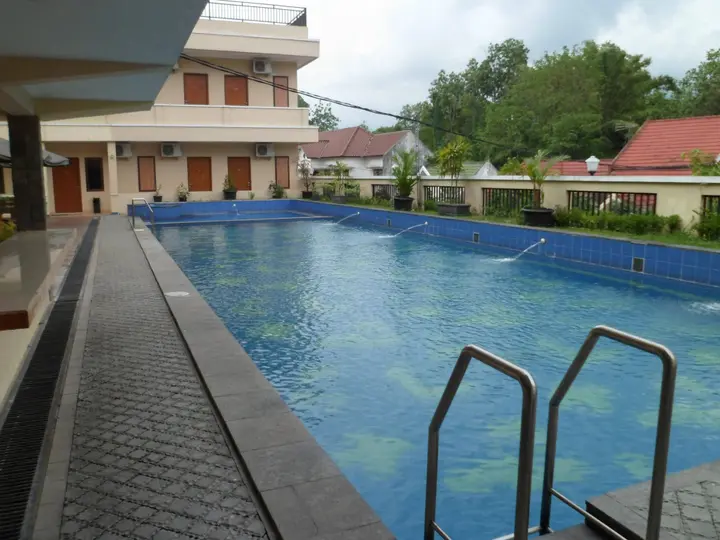 Депок: Front One Resort Yogyakarta