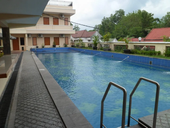 Депок: Front One Resort Yogyakarta