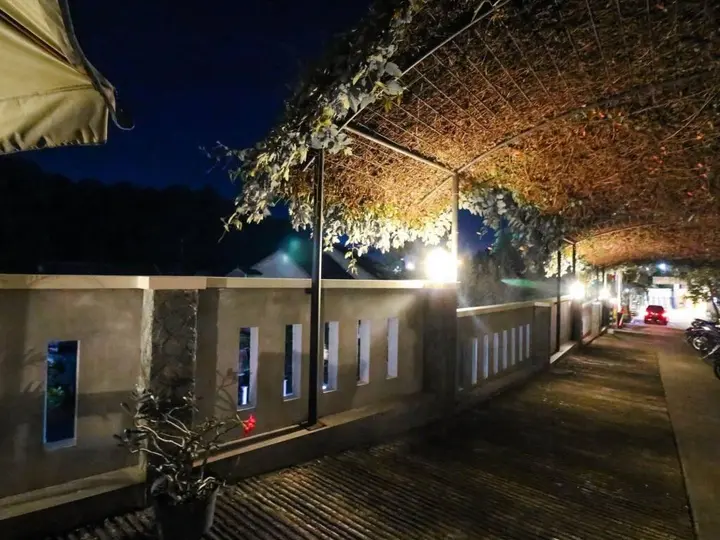 Депок: Front One Resort Yogyakarta